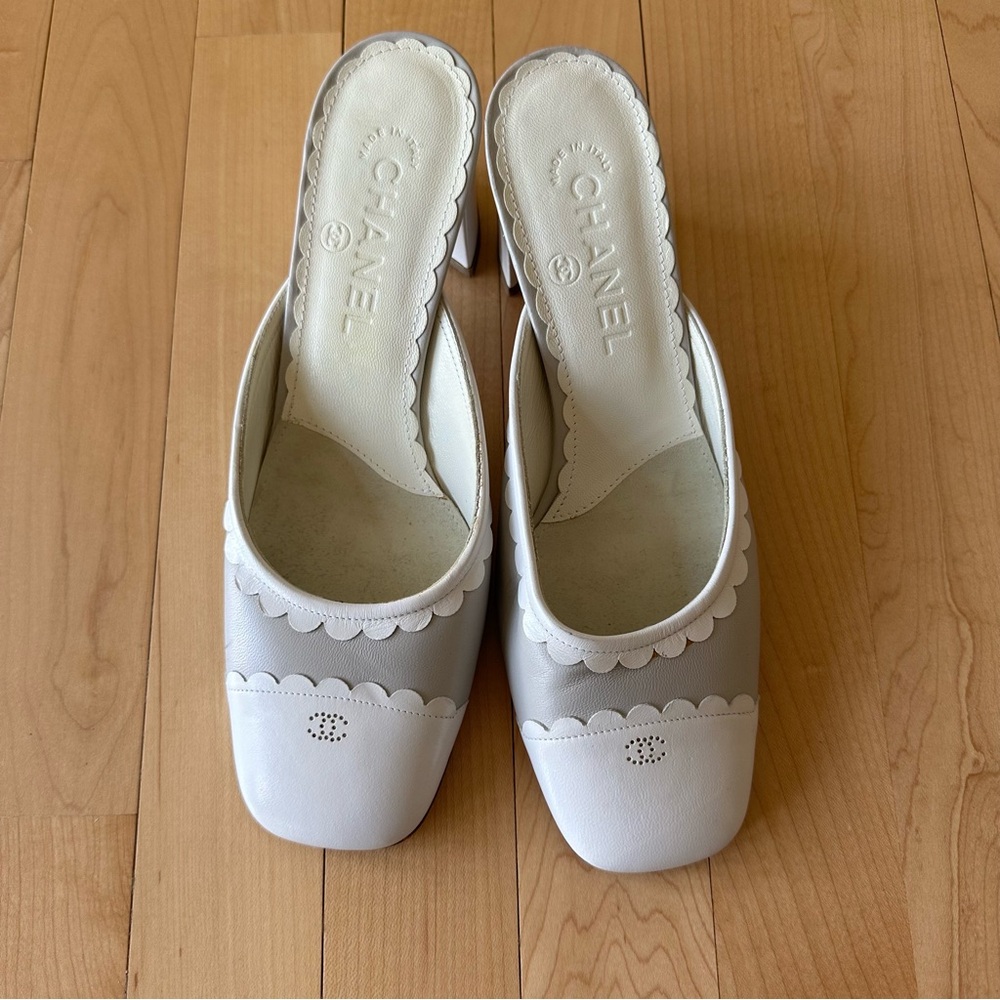CHANEL Women's Cream and Gray Mules - Picture 3 of 16